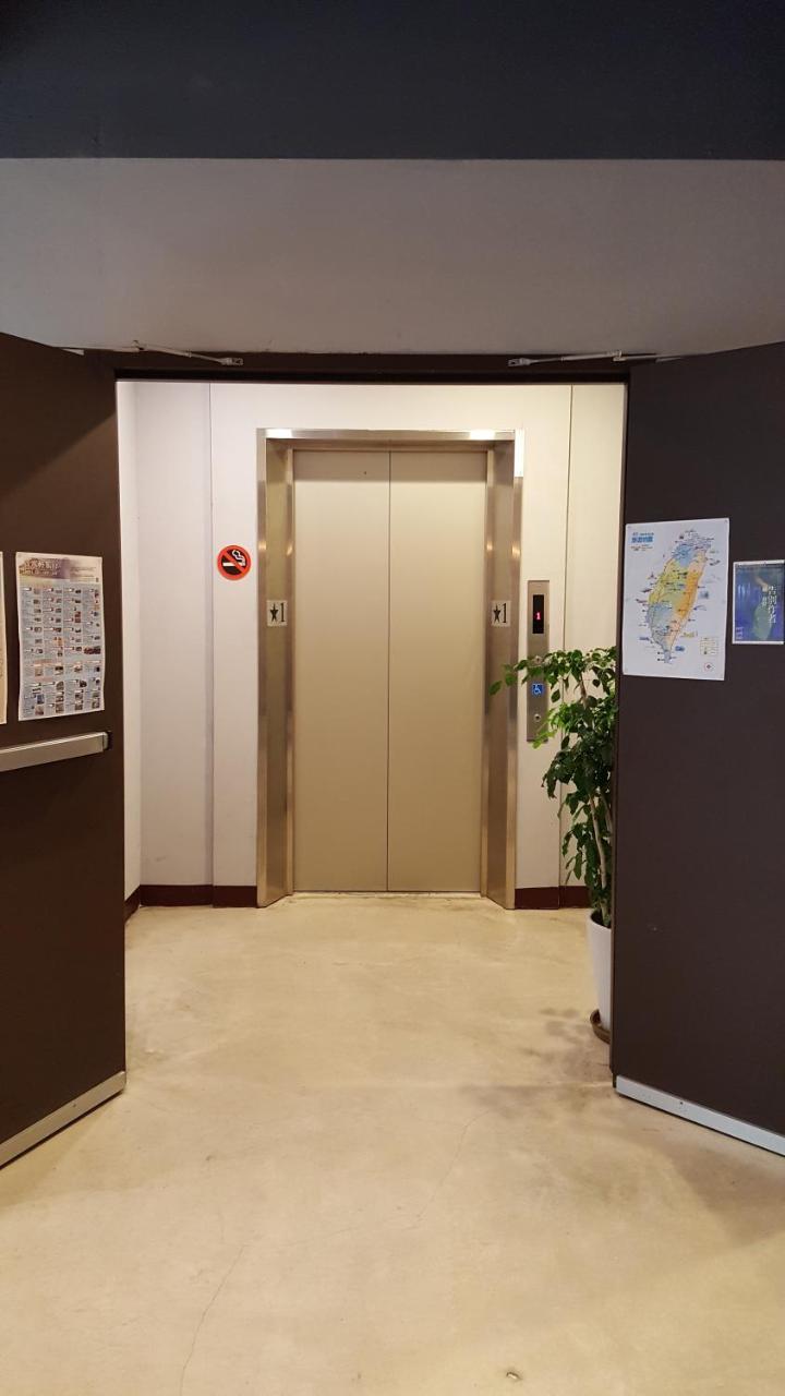 Taipei Travelers International Hostel Tamsui Exterior photo