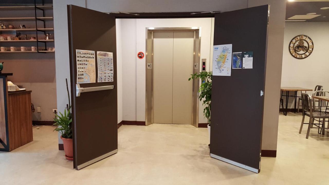 Taipei Travelers International Hostel Tamsui Exterior photo