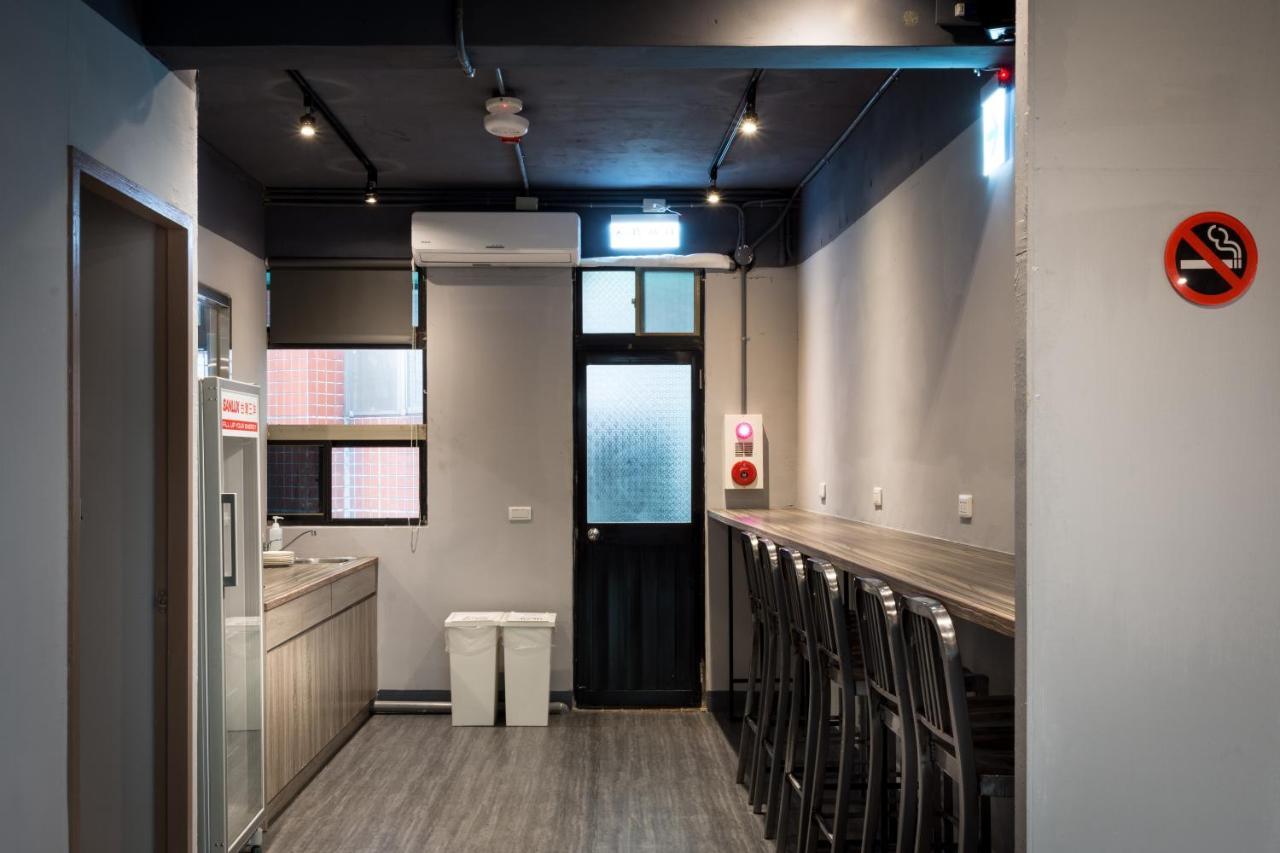 Taipei Travelers International Hostel Tamsui Exterior photo